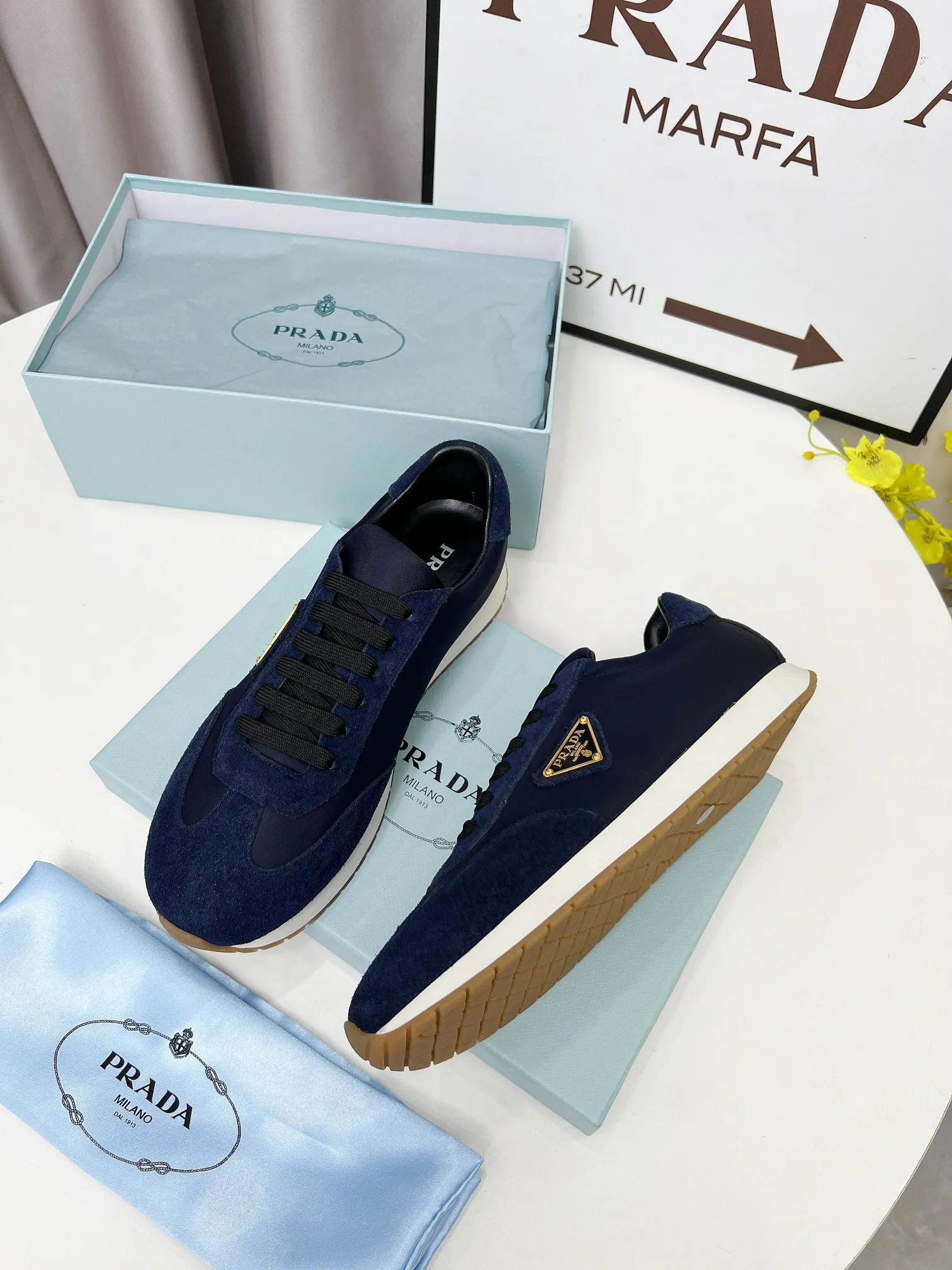 👟👟Ex-factory price 520👟👟 The new PRADA (Prada) men's and women's high-top counters are on the market simultaneously, 😘👍🏿Original molded anti-slip PU outsole, exquisite lines, simple and elegant, super comfortable and classy on the foot, suitable for leisure travel. Number of yards: 35 to 45. (Can be customized 38.45.46.